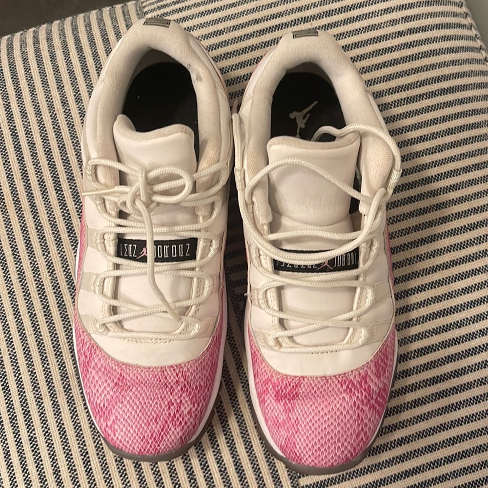 Jordan 11 low - pink snakeskin